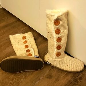NEW Muk Luks XL Sweater Boots Women's 9-10 Cream